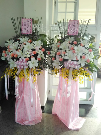 員林市花店弔唁花柱推薦04-8352299雅楓花藝，虎尾鎮花店，彰化花店