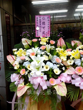 老闆媽媽過世送花柱虎尾花店,埔心花店羅馬柱喪禮外送服務