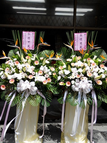 埤頭花店,同仁過世送花柱秀水花店