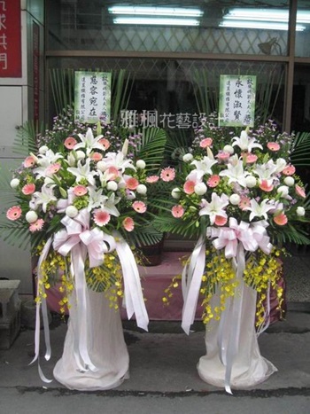 中寮花店，彰化員林雅楓花藝設計花店，魚池花店喪事花柱送花服務