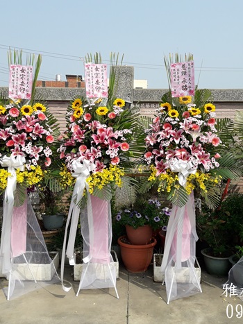 東勢鄉花店朋友家人過世花柱花籃,雅楓花店彰化喪事花藍
